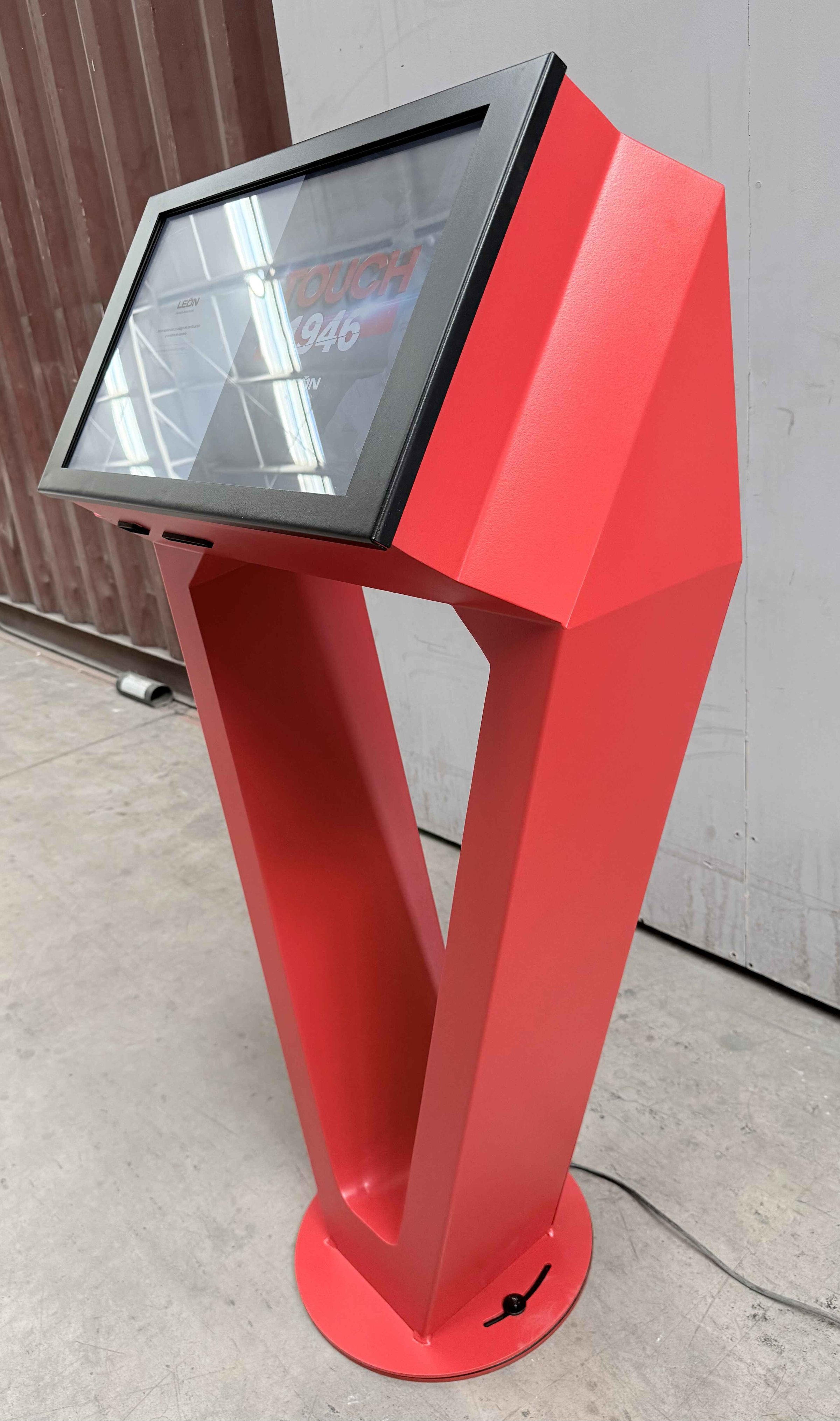 El prototipo del tótem en tres cuartos.