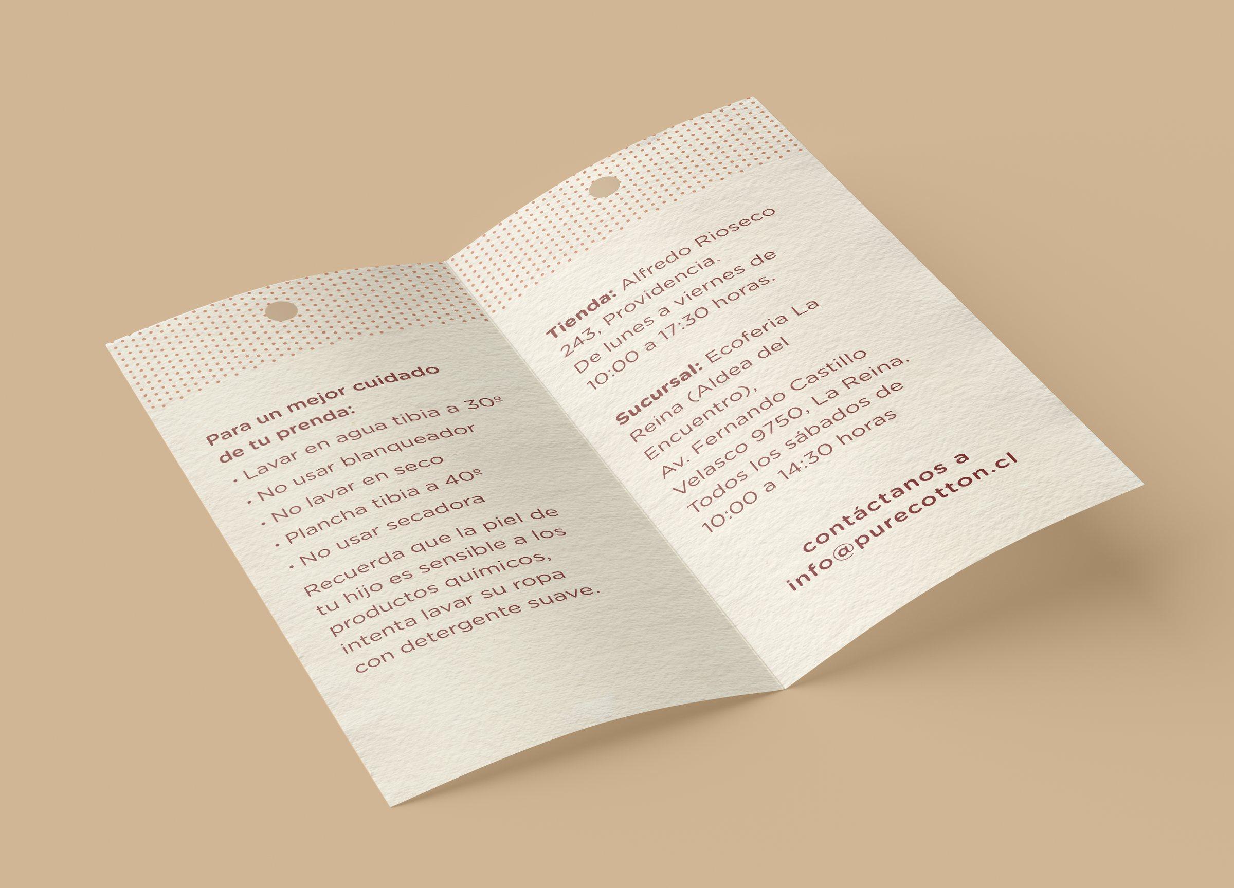 Interior de la etiqueta librillo con instrucciones de lavado y las direcciones de venta.