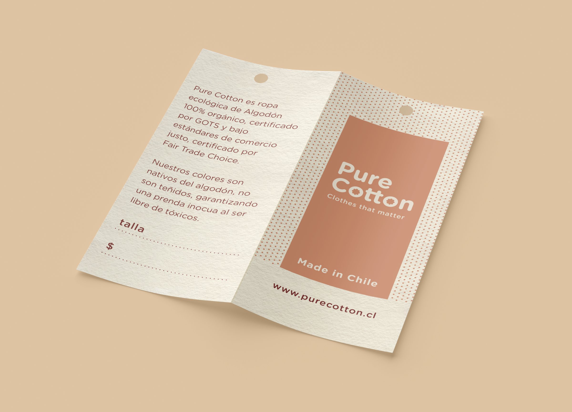 Etiqueta librillo de Pure Cotton en terracota, abierta, con el texto sobre algodón orgánico.